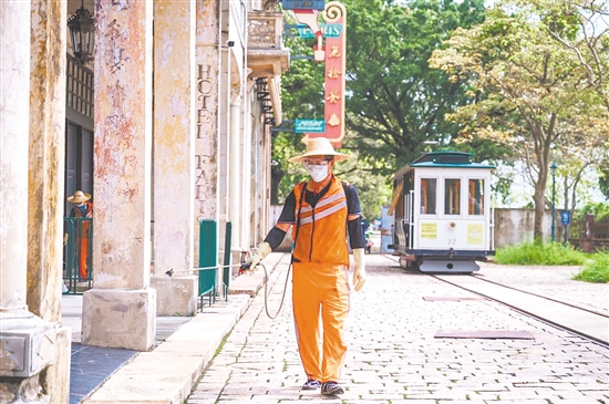 赤坎華僑古鎮(zhèn)嚴(yán)格執(zhí)行“一日雙消殺”制度，安排專業(yè)蚊蟲消殺隊(duì)對(duì)景區(qū)進(jìn)行無(wú)死角的全域消殺。
