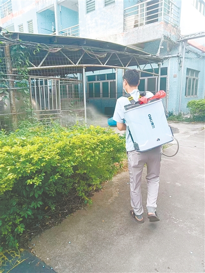 廣明源光科技股份有限公司組織員工對廠區(qū)進(jìn)行清潔消殺。