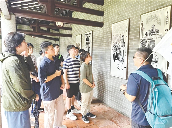 澳門江門青年會組團(tuán)參觀梁啟超故居。
