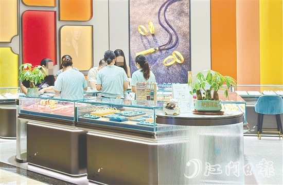 受金價上漲影響，國內(nèi)金飾克價繼續(xù)上調(diào)。