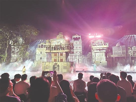 《火秀》以碉樓故事為內(nèi)核，展示世界文化遺產(chǎn)的魅力。