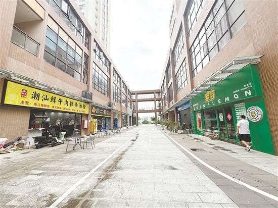 江門科創(chuàng)公園商業(yè)內(nèi)街引進多元業(yè)態(tài)，豐富園區(qū)消費場景。