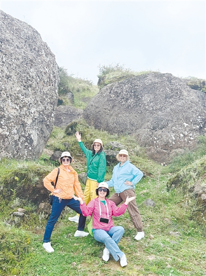 銀發(fā)族熱衷旅游。