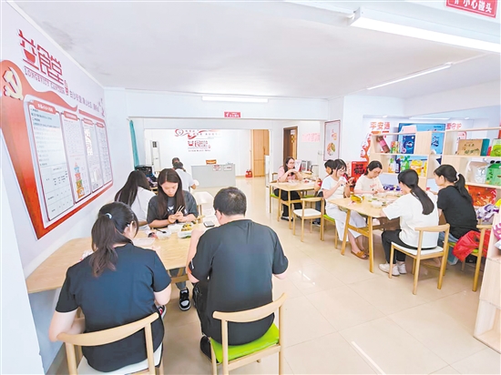 象山社區(qū)“益食堂”為社區(qū)居民提供“全齡友好、普惠優(yōu)享”的便民助餐服務。