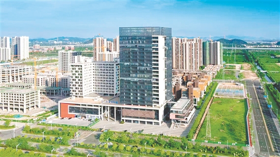 江門雙碳實(shí)驗(yàn)室獲省“零碳工廠評(píng)價(jià)機(jī)構(gòu)”授權(quán)。周華東