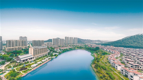 近日，第十一屆（2023-2024年度）“廣廈獎”頒獎儀式在北京舉行，鶴山共和碧桂園·天麓湖盈翠苑一期項目榮獲該國家級行業(yè)最高榮譽。