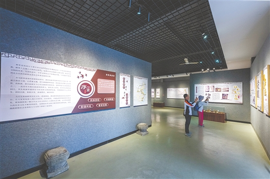 霄南鮮卑古村落文化館全方位展示霄南村的鮮卑歷史和文化底蘊，打造鮮卑古村落研學、閱讀和寫作交流平臺。