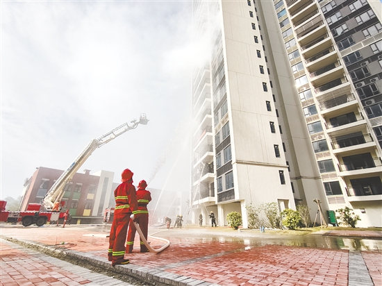 此次演練強化部門協(xié)同，提升高層建筑火災(zāi)應(yīng)急處置能力。