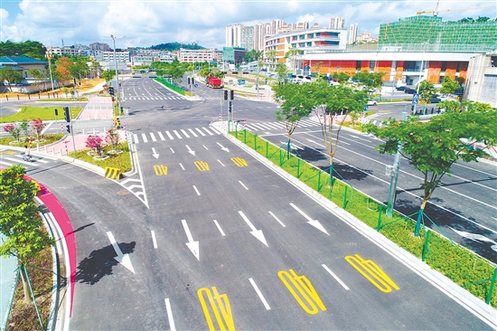 鶴山新建詠春路、前進(jìn)南路等城市道路，便利群眾出行。