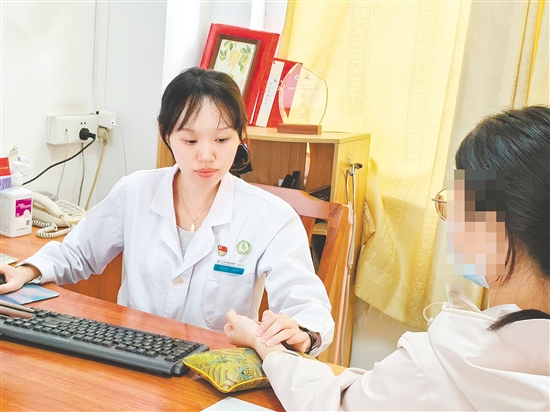 從中醫(yī)角度來說，冬天是“藏”的季節(jié)，體重容易上漲。