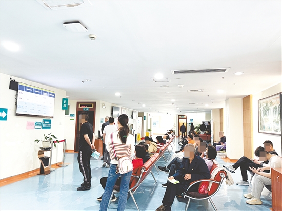 臨近年底，不少人選擇到醫(yī)院體檢。