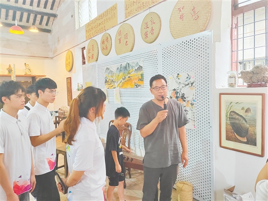 江門市伯壇問學本草文化中心舉辦中醫(yī)藥研學活動。