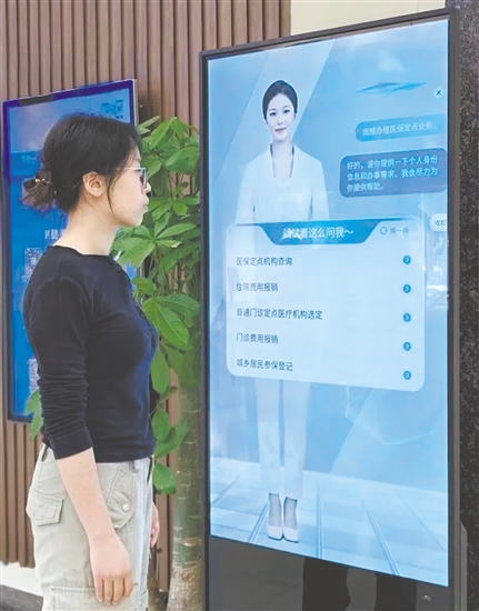開平市行政服務(wù)中心以“AI+營商領(lǐng)域”為抓手，破解企業(yè)群眾辦事“多頭跑、環(huán)節(jié)多、耗時(shí)長”等痛點(diǎn)。