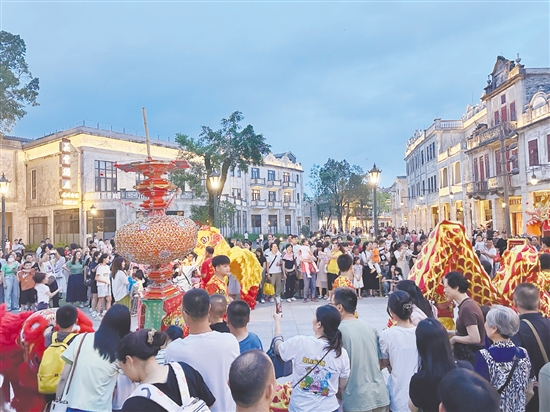 赤坎華僑古鎮(zhèn)游客如織。陳敏銳
