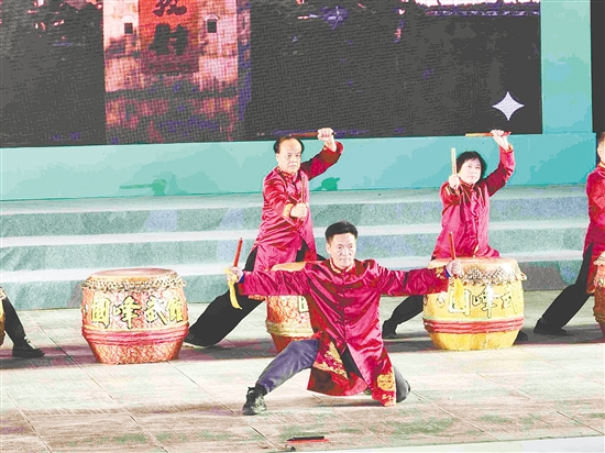 晚會以開平文化遺產(chǎn)為主題，原創(chuàng)作品以情景串聯(lián)的全新演繹形式展現(xiàn)僑鄉(xiāng)文化韻味。