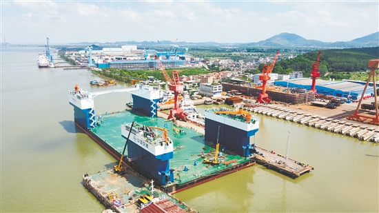 新會(huì)區(qū)瞄準(zhǔn)高端裝備制造產(chǎn)業(yè)精準(zhǔn)發(fā)力。圖為四航永興號(hào)。