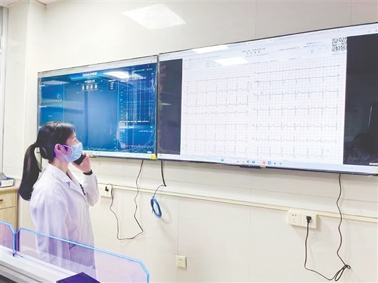 臺山市醫(yī)共體構建“心電一張網”，縣級三甲醫(yī)院的心電診斷能力直接“下沉”至臺山全市18家基層分院和部分村衛(wèi)生站。