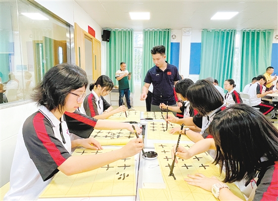 臺山市推動硬筆書法進(jìn)校園，配套系統(tǒng)教學(xué)設(shè)計(jì)，在文藝傳播數(shù)字化進(jìn)程中堅(jiān)守品質(zhì)底線。