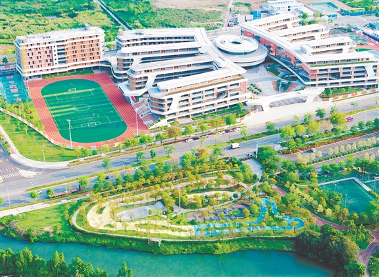 江海區(qū)景賢實(shí)驗(yàn)學(xué)校全景。