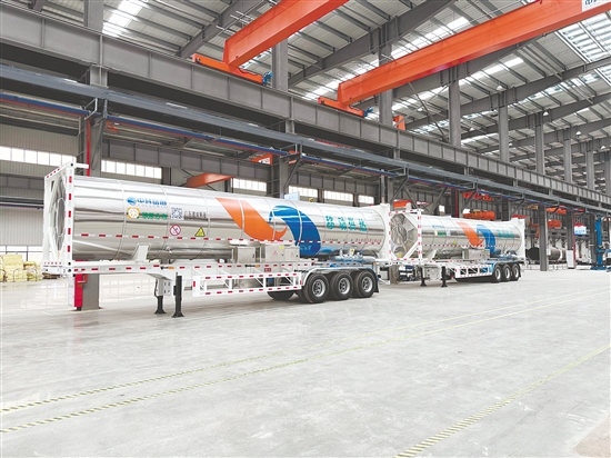 開平市公有資本管理集團(tuán)有限公司與中科富?？萍脊煞萦邢薰竞献魍顿Y建設(shè)氫能裝備制造項目，開拓新興產(chǎn)業(yè)領(lǐng)域。