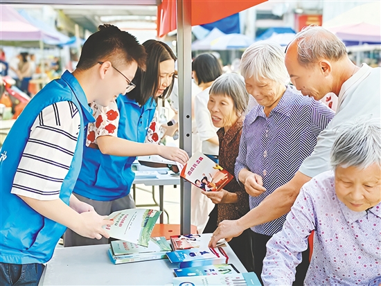 開平常態(tài)化開展法治宣傳“七進(jìn)”活動，尊法學(xué)法守法用法的社會氛圍日益濃厚。