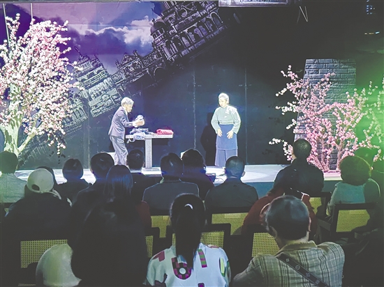 1月10日下午，《碉樓·寒燕歸巢》粵語(yǔ)版在塘口鎮(zhèn)糧語(yǔ)·藝術(shù)公社上演。