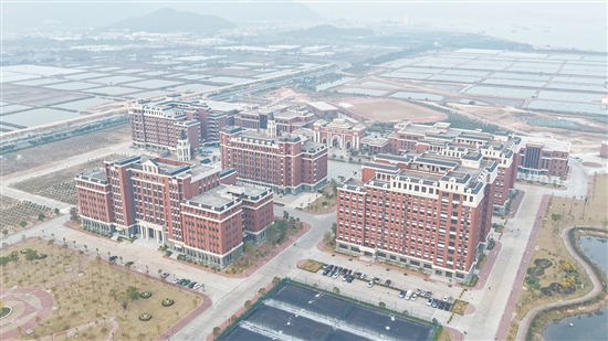 廣州華立學(xué)院江門校區(qū)鳥瞰圖。