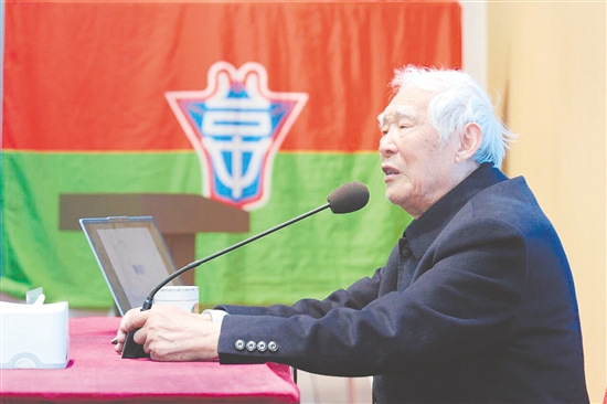 陳國(guó)良走進(jìn)臺(tái)山市第一中學(xué)，為全校師生帶來一場(chǎng)精彩的講座。