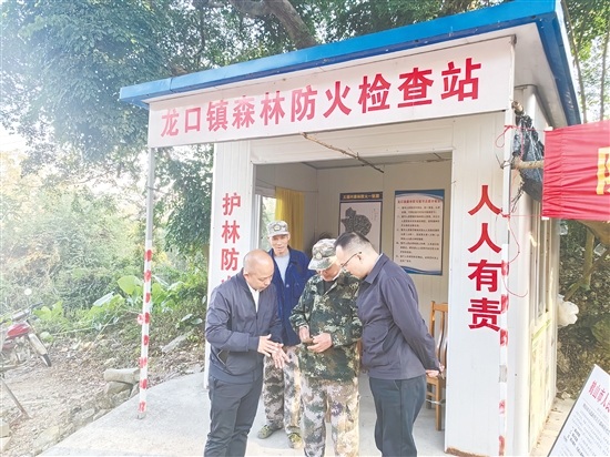 鶴山各鎮(zhèn)（街）在進(jìn)山路口設(shè)立值守點(diǎn)。