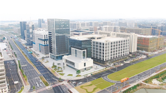 江海區(qū)擁有眾多優(yōu)勢(shì)平臺(tái)，為人才提供了施展才華的廣闊天地。圖為江門(mén)安全應(yīng)急智能機(jī)器人產(chǎn)業(yè)園。