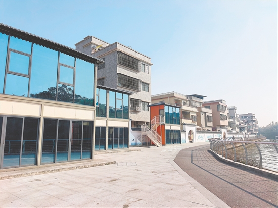 天馬村積極配合小鳥(niǎo)天堂水系綜合治理工程，同時(shí)規(guī)劃建設(shè)河濱生態(tài)碼頭、觀鳥(niǎo)步行街等項(xiàng)目，讓“觀鳥(niǎo)經(jīng)濟(jì)”的紅利惠及更多村民。