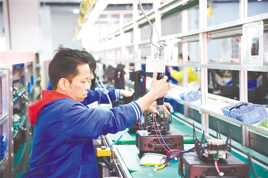 今年，恩平市還將深入實施產(chǎn)業(yè)能級躍升、園區(qū)標(biāo)準(zhǔn)化提升、企業(yè)梯度培育、創(chuàng)新人才引育四大行動，全力推動“特色產(chǎn)業(yè)上檔次”。