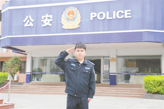 梁家豪，恩平市公安局圣堂派出所六級(jí)輔警。其始終秉持嚴(yán)謹(jǐn)認(rèn)真的工作態(tài)度協(xié)助民警辦理轄區(qū)案件和開展常態(tài)化檢查。在基孔肯雅熱疫情防控中，7次支援累計(jì)30余天，每日背負(fù)逾15公斤設(shè)備連續(xù)消殺超4小時(shí)，覆蓋多個(gè)鎮(zhèn)村。獲評(píng)江門市疫情防控工作表現(xiàn)突出個(gè)人并通報(bào)表揚(yáng)及恩平市公安局輔警四級(jí)嘉獎(jiǎng)。