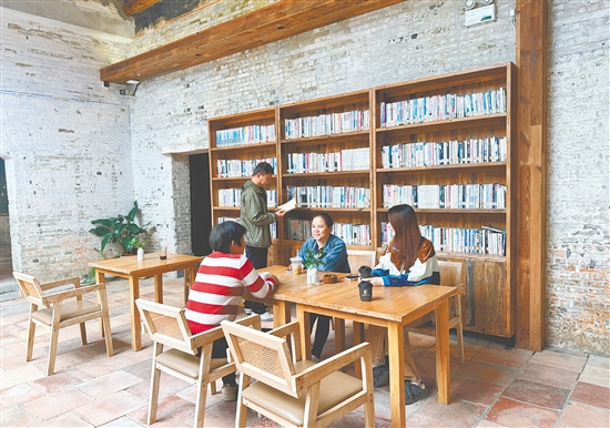 經(jīng)過活化，百年書院成為精品民宿，歷史與現(xiàn)代的交融，在這里展現(xiàn)得淋漓盡致。