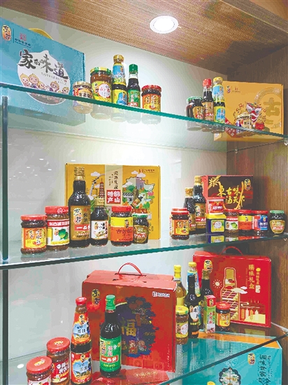 東古推出多款禮盒套裝。