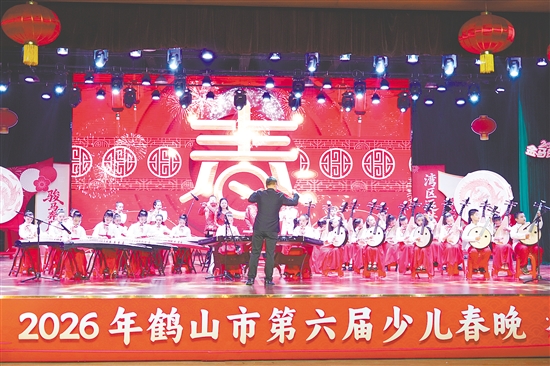 址山鎮(zhèn)址山小學(xué)積極組織學(xué)生參加校內(nèi)外演出活動，為提高學(xué)生的演奏能力搭建成長舞臺。