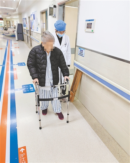 江門市中心醫(yī)院將繼續(xù)深耕高齡骨折治療領(lǐng)域，為更多高齡患者帶來“站起來”的希望。