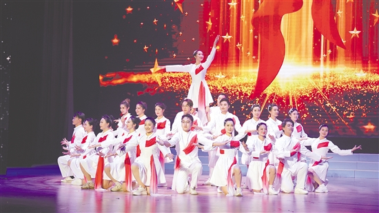 蓬江師生喜氣洋洋迎新春。