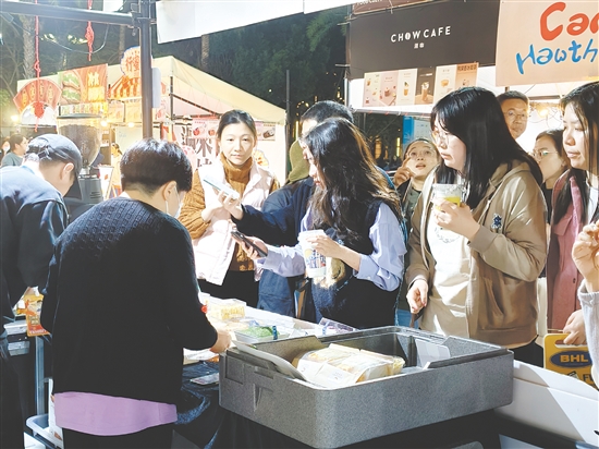 此次美食文化周是開平市以美食為媒、以節(jié)慶聚氣，進(jìn)一步激活消費(fèi)潛力的具體舉措，成功點(diǎn)燃?xì)q末年初的消費(fèi)熱情與文化活力。