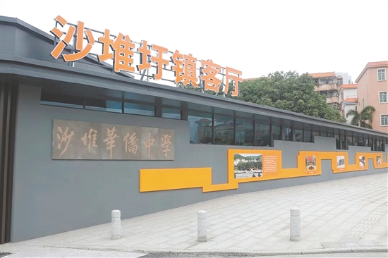 家門(mén)口的休閑空間深受群眾歡迎。