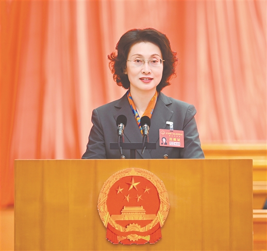 2月5日上午，江門(mén)市第十六屆人民代表大會(huì)第六次會(huì)議在市委市政府大會(huì)堂開(kāi)幕。市長(zhǎng)吳曉暉向大會(huì)作政府工作報(bào)告。