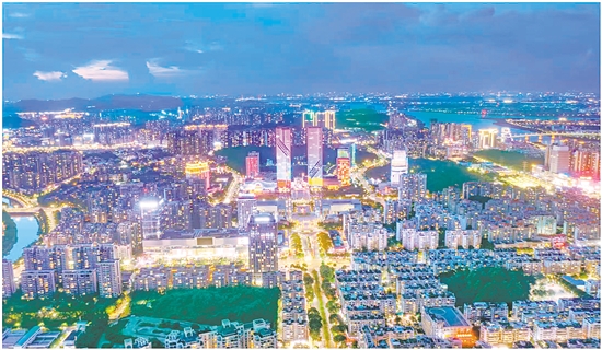 蓬江經(jīng)濟(jì)社會(huì)發(fā)展向上向好，實(shí)現(xiàn)了新的里程碑式的跨越。周華東