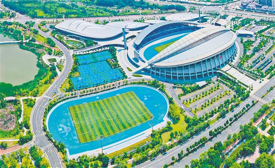 2025年，蓬江區(qū)依托江門體育中心，承辦多場大型體育賽事和演唱會(huì)等，并圓滿舉辦十五運(yùn)會(huì)、殘?zhí)貖W會(huì)相關(guān)賽事。