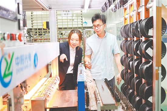 中行工作人員走進(jìn)企業(yè)了解需求。