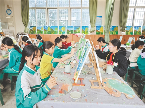 寶瑤小學(xué)結(jié)合雅瑤鎮(zhèn)“鐵夫故里”的本土文化優(yōu)勢，大力推進(jìn)油畫社團(tuán)建設(shè)，邀請喜愛油畫藝術(shù)的學(xué)生加入，目前社團(tuán)已有成員40名。