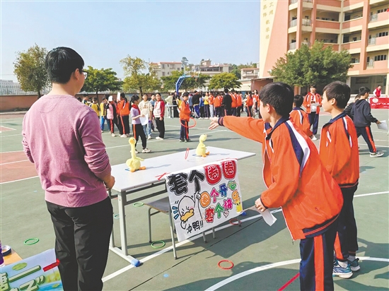 學(xué)生們手持“尋禮地圖”，依次探訪“勇氣峽谷”“無(wú)限路徑”“夢(mèng)想瞭望臺(tái)”等八大心理成長(zhǎng)站點(diǎn)，在游戲中實(shí)現(xiàn)心靈的感悟與成長(zhǎng)。