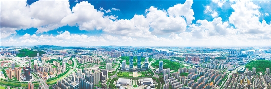 從江門“郊區(qū)”到灣區(qū)“千億強區(qū)”，蓬江區(qū)用41年時間，完成了一場波瀾壯闊的逆襲。圖為蓬江城區(qū)鳥瞰圖。周華東