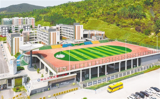 鶴山工業(yè)城第一小學校園環(huán)境優(yōu)美。