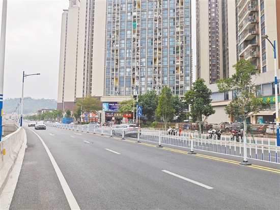 十二號路（詠春路）新建部分道路寬闊平坦。