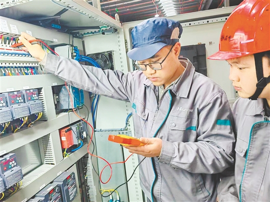 中職生進(jìn)行實(shí)訓(xùn)。